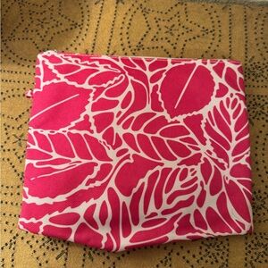 Clinique Pink and White Cosmetic Bag Set